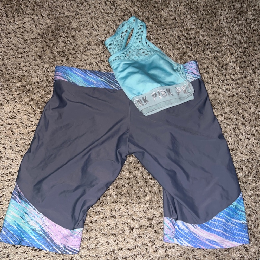 A 2 piece gym outfit